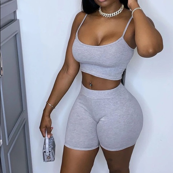 Two piece spaghetti strap crop top and shorts set - Picture 2 of 6